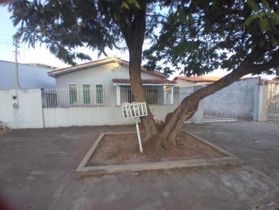 Casa para Venda, em Cceres, bairro Centro, 4 dormitrios, 1 banheiro, 2 sutes, 1 vaga
