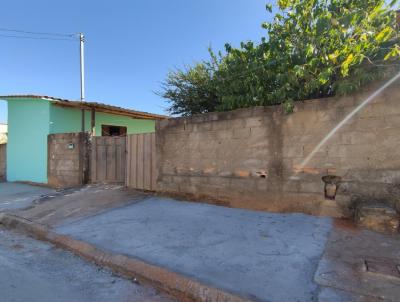 Casa para Locao, em Bom Despacho, bairro Santa Marta, 1 dormitrio, 1 banheiro, 4 vagas