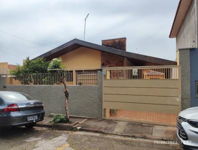 Casa para Locação, em Ourinhos, bairro Centro, 3 dormitórios, 2 banheiros, 2 vagas