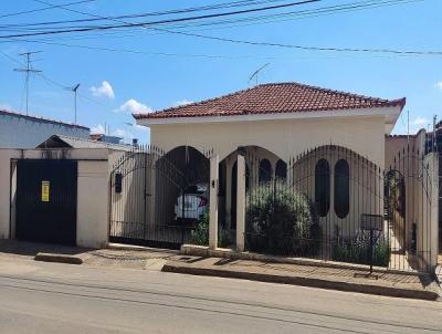 Casa Comercial para Venda, em Carmo do Paranaíba, bairro BAIRRO JK, 4 dormitórios, 2 banheiros, 1 suíte, 4 vagas