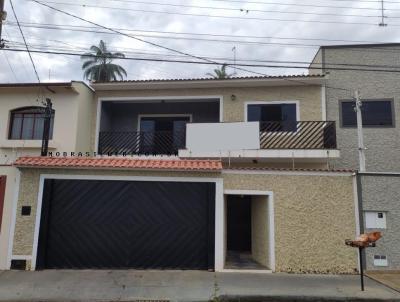 Casa para Venda, em So Jos do Rio Pardo, bairro Jardim Bela Vista, 3 dormitrios, 2 banheiros, 1 sute, 4 vagas