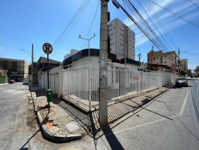 Casa para Venda, em Montes Claros, bairro Centro, 3 dormitrios, 3 banheiros, 3 vagas