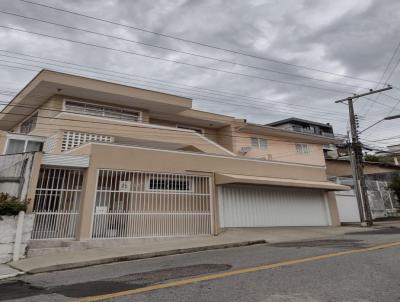 Casa para Venda, em Florianpolis, bairro Estreito, 6 dormitrios, 4 banheiros, 1 sute, 2 vagas