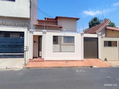 Casa para Venda, em Araguari, bairro Bosque, 3 dormitórios, 3 banheiros, 1 suíte, 4 vagas