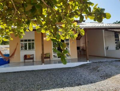 Casa para Temporada, em Bombinhas, bairro Canto Grande, 3 dormitrios, 2 banheiros, 3 vagas