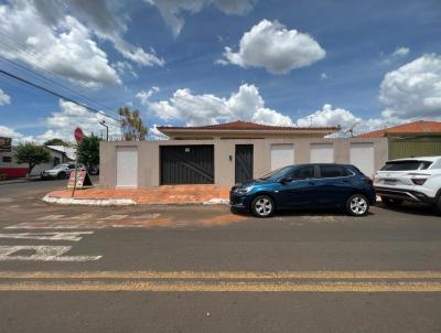 Casa para Venda, em Rio Verde, bairro Parque Bandeirantes, 2 dormitrios, 4 banheiros, 2 sutes, 3 vagas