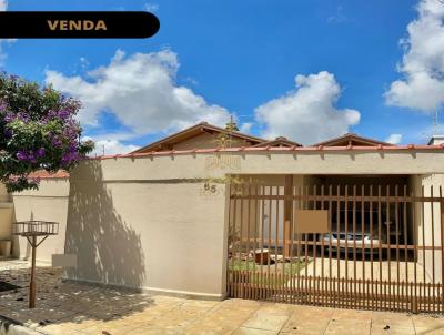 Casa para Venda, em Poos de Caldas, bairro Jardim das Accias, 3 dormitrios, 2 banheiros, 1 sute, 2 vagas