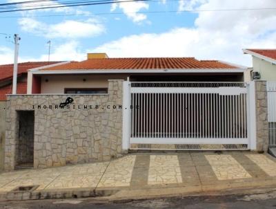 Casa para Venda, em So Jos do Rio Pardo, bairro Vila Brasil, 3 dormitrios, 1 banheiro, 1 sute, 2 vagas