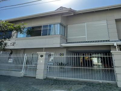 Casa para Venda, em Balnerio Cambori, bairro Praia dos Amores, 3 dormitrios, 2 banheiros, 2 sutes, 1 vaga