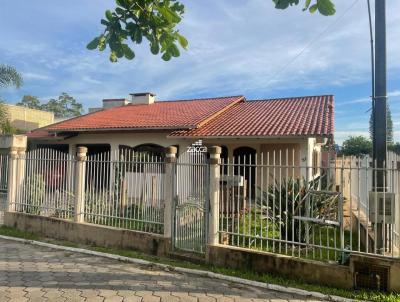 Casa para Venda, em Sombrio, bairro Centro, 3 dormitrios, 2 banheiros, 2 vagas
