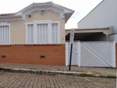 Casa para Locao, em So Jos do Rio Pardo, bairro Centro, 3 dormitrios, 3 banheiros, 1 sute, 2 vagas