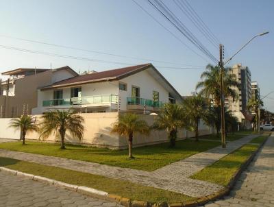 Casa para Locao, em Guaratuba, bairro Centro, 5 dormitrios, 2 banheiros, 4 sutes, 6 vagas
