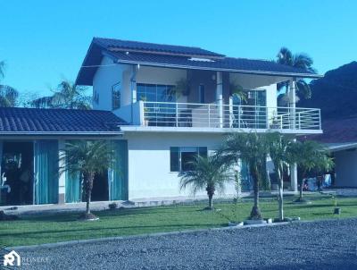 Casa para Venda, em Navegantes, bairro Escalvados, 2 dormitrios, 2 banheiros