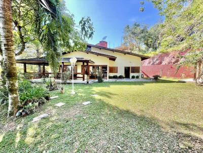 Casa para Venda, em Carapicuba, bairro guas da Fazendinha, 5 dormitrios, 5 banheiros, 3 sutes, 8 vagas