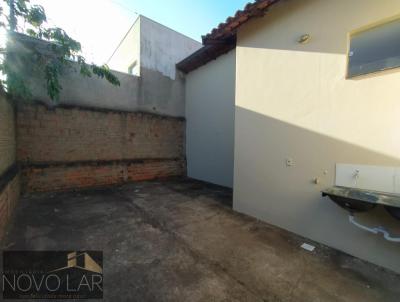 Casa para Locao, em Adamantina, bairro PARQUE UNIVERSITRIO, 2 dormitrios, 1 banheiro, 2 vagas