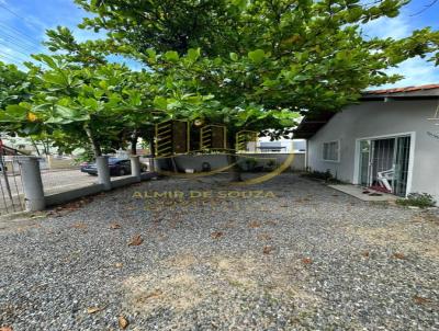 Casa para Temporada, em Bombinhas, bairro Bombas, 2 dormitrios, 2 banheiros, 1 sute, 4 vagas