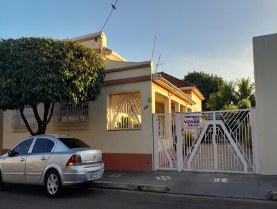 Casas 3 e 4 Quartos para Venda, em Promisso, bairro Centro, 3 dormitrios, 3 banheiros, 1 sute