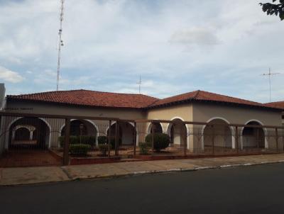 Casas 3 e 4 Quartos para Venda, em Promisso, bairro Centro, 4 dormitrios, 2 banheiros, 3 sutes, 3 vagas