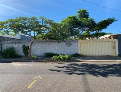 Casa para Venda, em Uberlndia, bairro Shopping Park, 2 dormitrios, 1 banheiro, 5 vagas