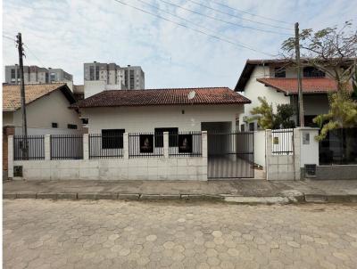 Casa para Venda, em Balnerio Piarras, bairro Centro, 3 dormitrios, 2 banheiros