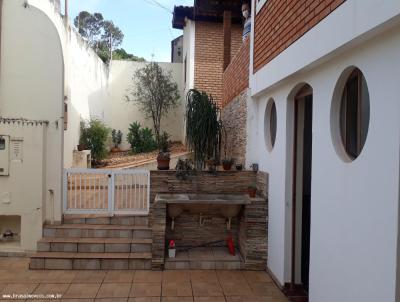 Casa para Venda, em Presidente Prudente, bairro Vila Marcondes, 4 dormitrios, 4 banheiros, 1 sute, 4 vagas