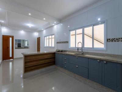 Casa / Sobrado para Venda, em Aruj, bairro Jordanpolis, 3 dormitrios, 4 banheiros, 3 sutes, 3 vagas