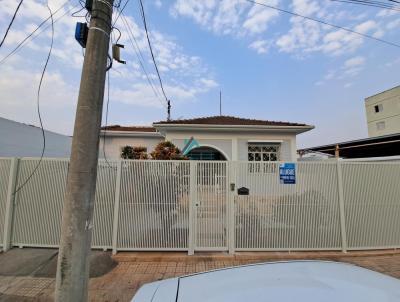 Casa para Venda, em Campo Belo, bairro Centro, 4 dormitrios, 1 banheiro, 1 sute, 1 vaga