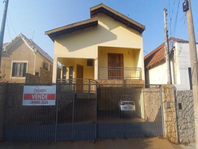 Casa para Venda, em Getulina, bairro Centro, 4 dormitrios, 2 banheiros, 1 sute, 2 vagas