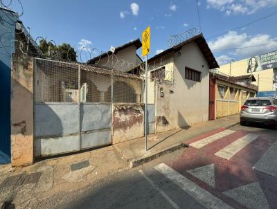 Casa para Locao, em Montes Claros, bairro Centro, 4 dormitrios, 4 banheiros, 1 sute, 1 vaga