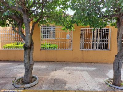 Casa para Venda, em Itapetininga, bairro Centro, 3 dormitrios, 1 banheiro, 2 sutes, 4 vagas