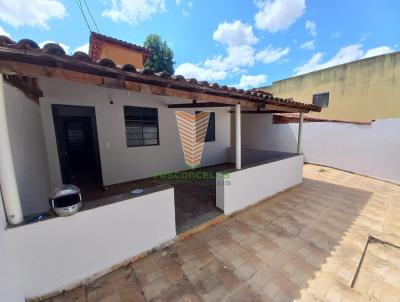 Casa para Locao, em Governador Valadares, bairro SIR, 2 dormitrios, 1 banheiro, 1 vaga