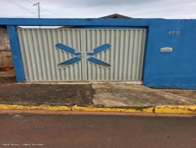 Casa para Venda, em Taquarituba, bairro Conjunto Habitacional Carlos Eduardo Rodrigues, 3 dormitrios, 2 banheiros, 2 vagas