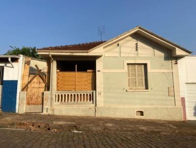 Casa para Venda, em Mococa, bairro Centro, 3 dormitrios, 2 banheiros