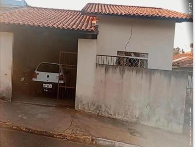 Casa para Venda, em Taquarituba, bairro Conjunto Habitacional Carlos Eduardo Rodrigues, 3 dormitrios, 1 banheiro, 1 vaga