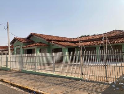 Casas 3 e 4 Quartos para Locao, em Promisso, bairro Centro, 4 dormitrios, 3 banheiros, 1 vaga