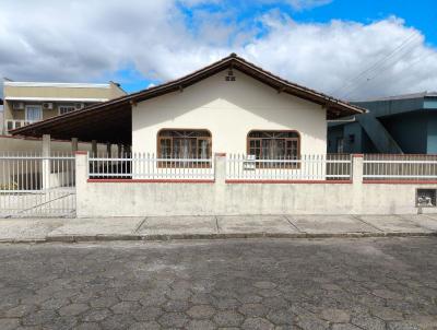 Casa para Venda, em Penha, bairro Centro, 3 dormitrios, 2 banheiros, 1 sute, 4 vagas