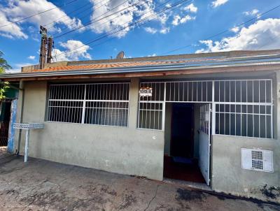 Casa para Venda, em Taquarituba, bairro Vila So Vicente, 3 dormitrios, 2 banheiros, 2 vagas