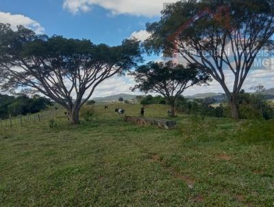 Fazenda para Venda, em Esmeraldas, bairro Urucuia, 3 dormitrios, 2 banheiros, 1 sute