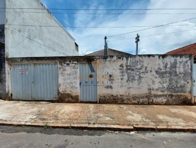 Casa para Venda, em Alfenas, bairro Aparecida, 2 dormitrios, 1 banheiro, 2 vagas