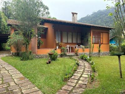 Casa para Venda, em Terespolis, bairro Albuquerque, 7 dormitrios, 4 banheiros, 1 sute, 5 vagas