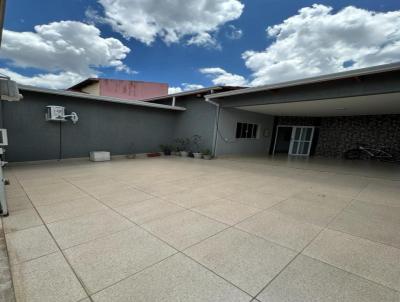 Casa para Venda, em Goinia, bairro Parque Anhanguera, 3 dormitrios, 1 banheiro, 1 sute, 3 vagas