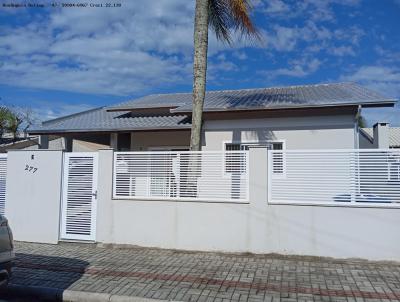 Casa para Locao, em Bombinhas, bairro Zimbros, 3 dormitrios, 2 banheiros, 1 sute, 2 vagas