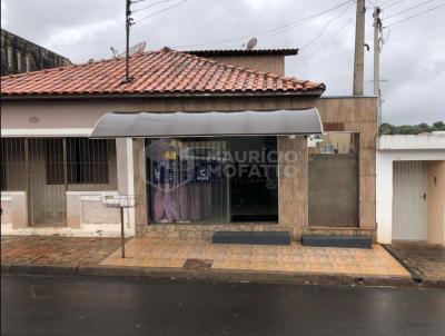 Casa para Venda, em Iracempolis, bairro Centro, 2 dormitrios, 2 banheiros