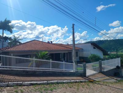 Casa para Venda, em Presidente Getlio, bairro Centro, 4 dormitrios, 2 banheiros, 1 vaga