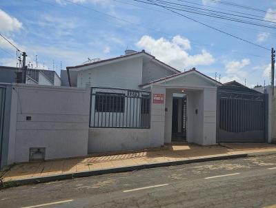 Casa para Venda, em Carmo do Paranaba, bairro BAIRRO LAGOINHA, 3 dormitrios, 3 banheiros, 1 sute, 2 vagas