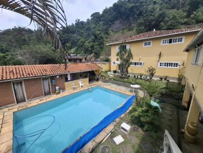 Casa para Venda, em Terespolis, bairro Trs Crregos, 4 dormitrios, 4 banheiros, 1 sute, 2 vagas