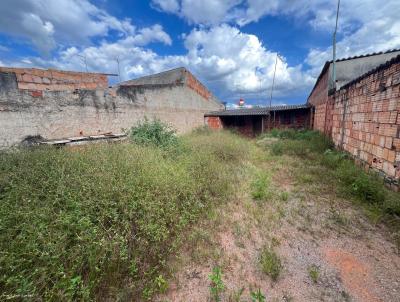 Casa para Venda, em Braslia, bairro Santa Maria, 1 dormitrio, 1 banheiro, 4 vagas