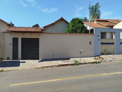 Casa para Venda, em Aparecida de Goinia, bairro Residencial Village Garavelo, 4 dormitrios, 3 banheiros, 1 sute, 4 vagas