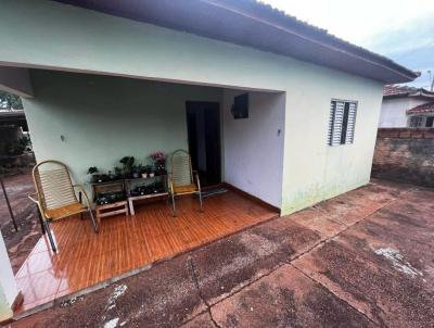 Casa para Venda, em Mirante do Paranapanema, bairro MIRANTE DO PARANAPANEMA, 4 dormitórios, 1 banheiro, 2 vagas
