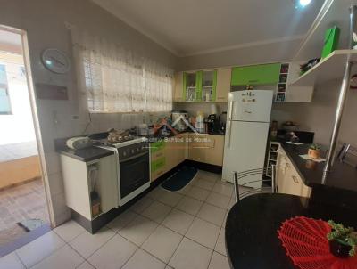 Casa para Venda, em Itapetininga, bairro Vila Nastri, 2 dormitrios, 3 banheiros, 2 sutes, 4 vagas